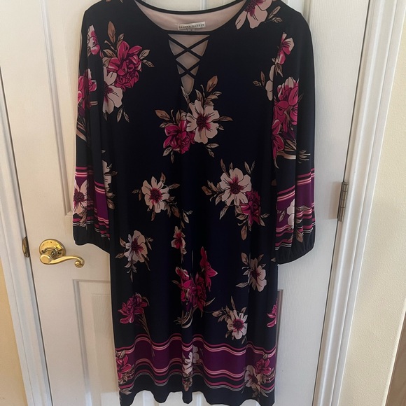 Sandra Darren Navy and Pink Criss-Cross Dress - Picture 2 of 5